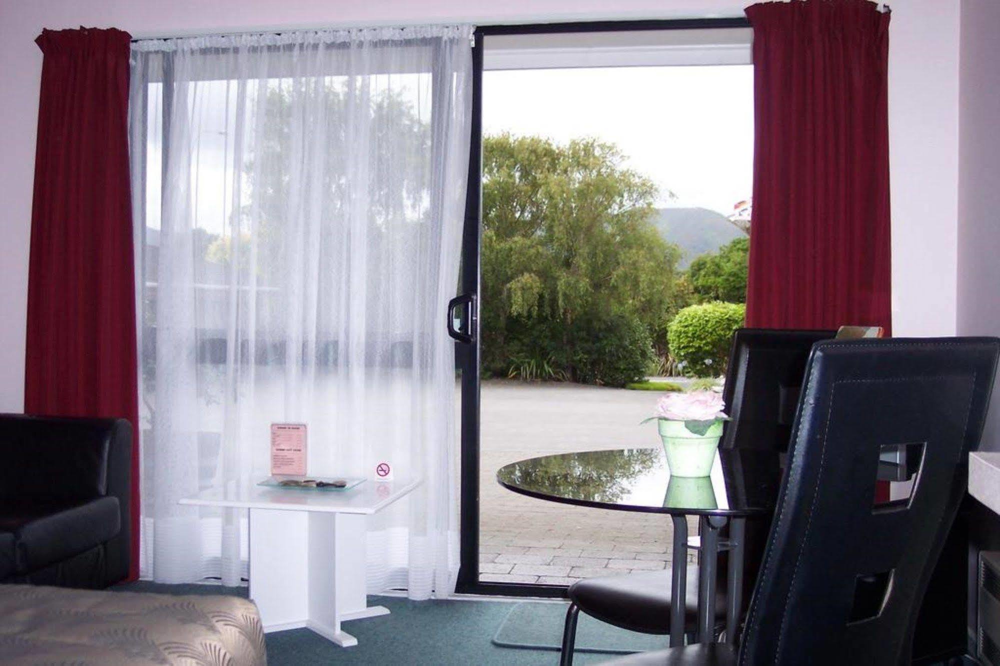 Camellia Court Motel Лоуер-Гатт Екстер'єр фото